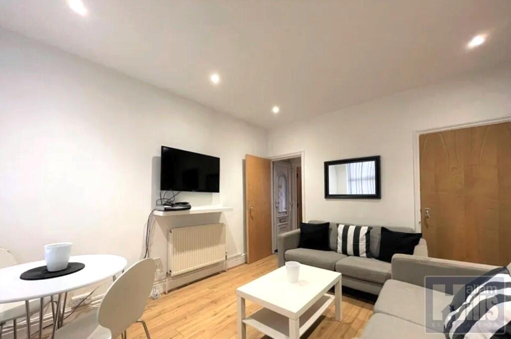 4 bed Mid Terraced House for rent in Sheffield. From Hallam Hills ltd - Sheffield 4 bed Mid Terraced House for rent in Sheffield. From Hallam Hills ltd - Sheffield