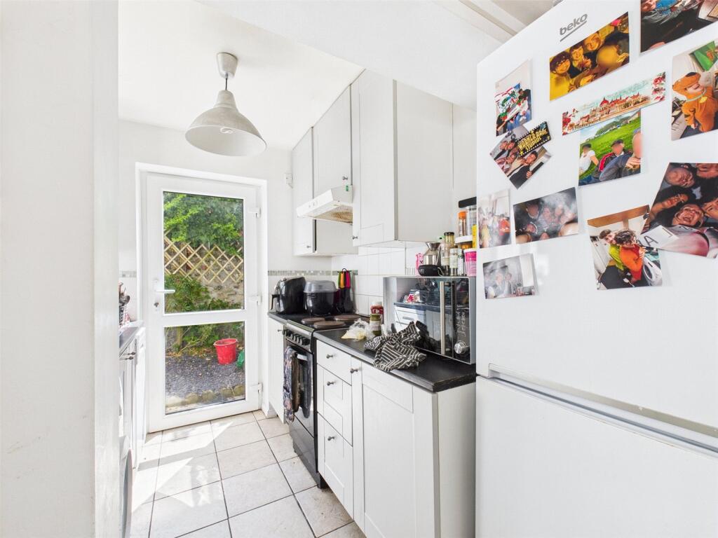 5 bed Mid Terraced House for rent in Brighton and Hove. From Harringtons Lettings - Hove