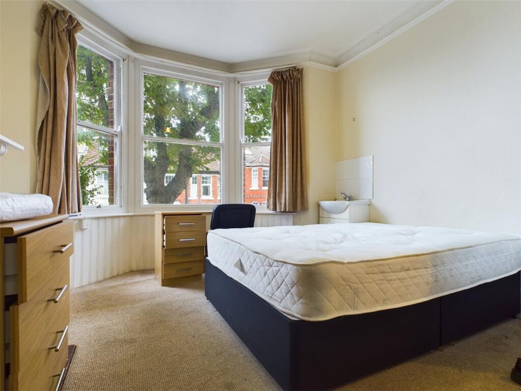 7 bed Mid Terraced House for rent in Brighton and Hove. From Harringtons Lettings - Hove