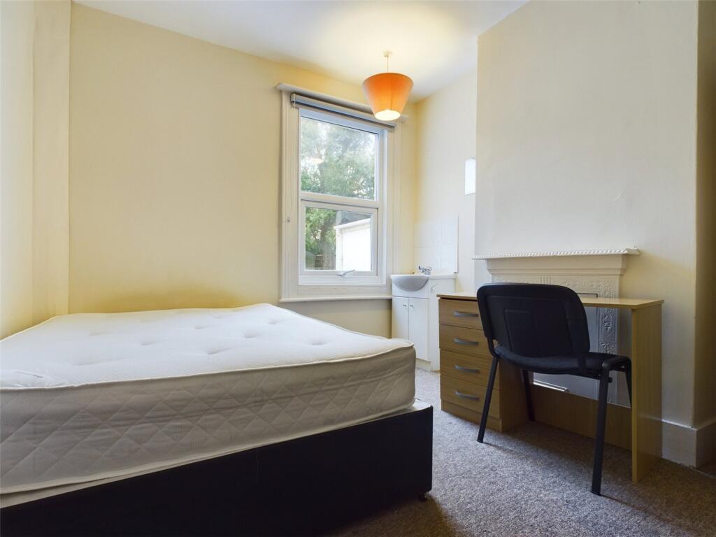 1 bed Mid Terraced House for rent in Brighton and Hove. From Harringtons Lettings - Hove