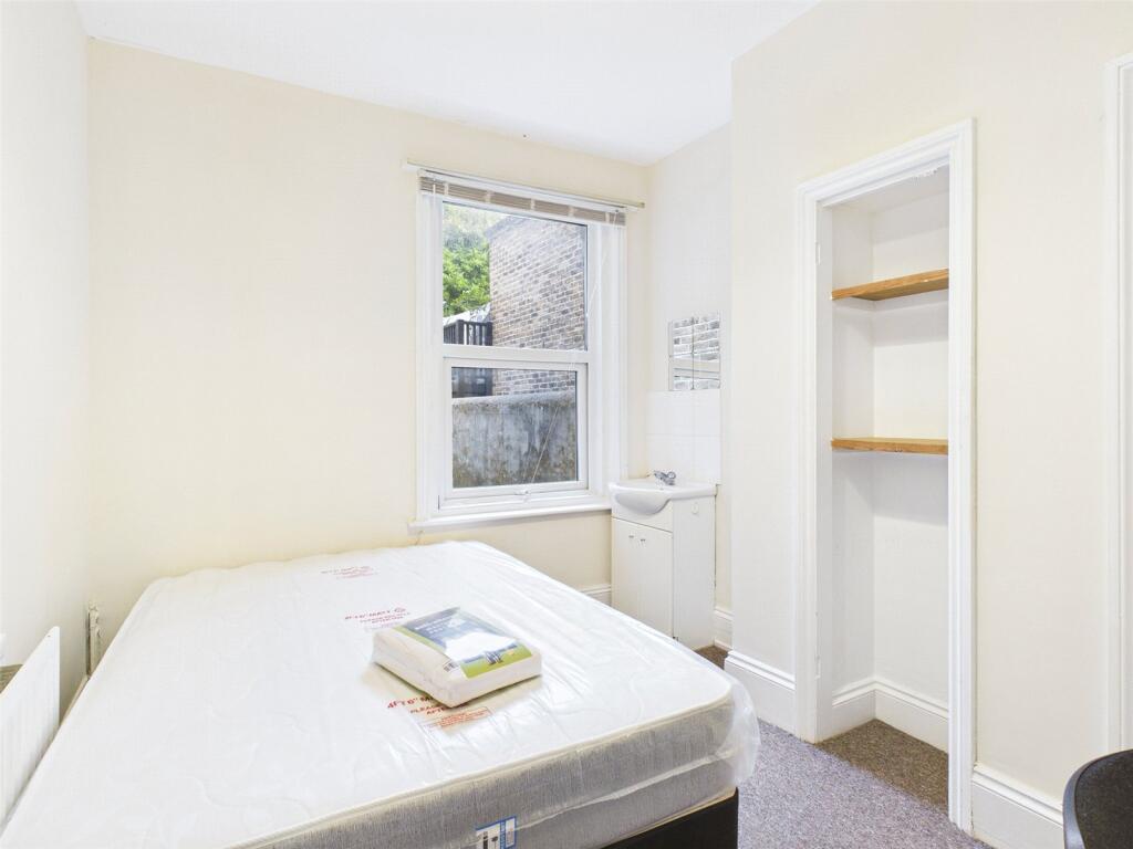 7 bed Mid Terraced House for rent in Brighton and Hove. From Harringtons Lettings - Hove 7 bed Mid Terraced House for rent in Brighton and Hove. From Harringtons Lettings - Hove