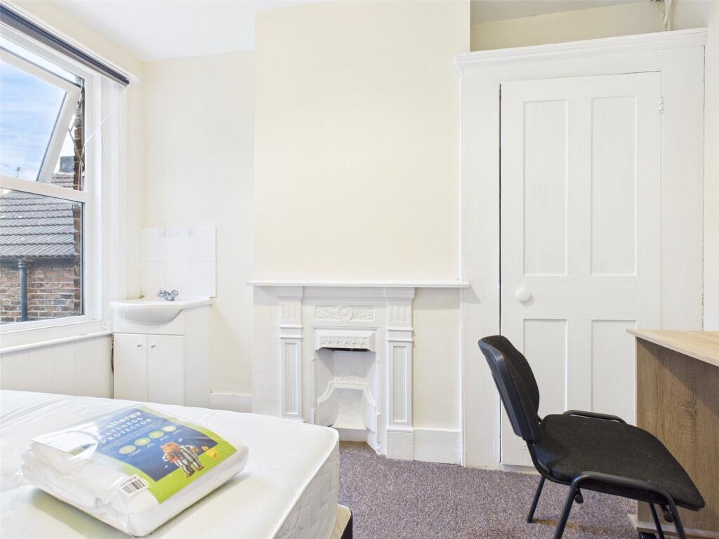 1 bed Mid Terraced House for rent in Brighton and Hove. From Harringtons Lettings - Hove 1 bed Mid Terraced House for rent in Brighton and Hove. From Harringtons Lettings - Hove