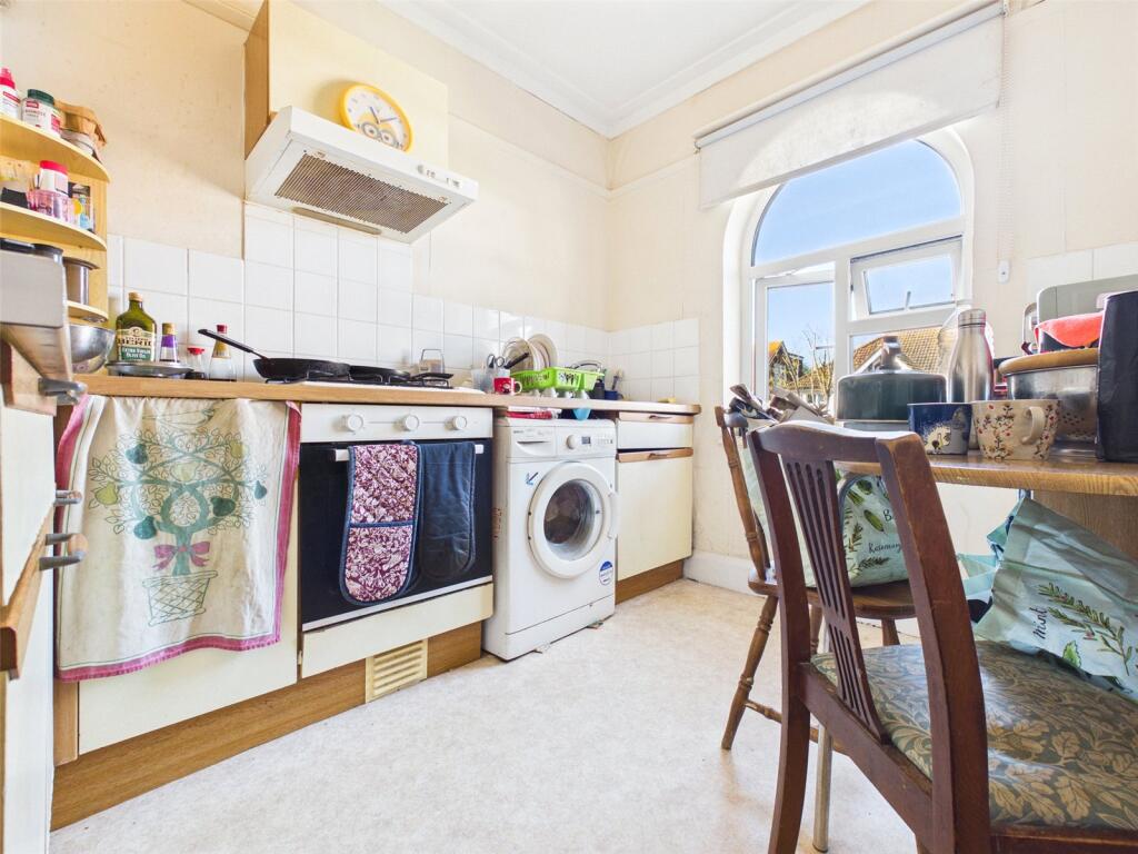 2 bed Apartment for rent in Portslade-by-Sea. From Harringtons Lettings - Hove 2 bed Apartment for rent in Portslade-by-Sea. From Harringtons Lettings - Hove
