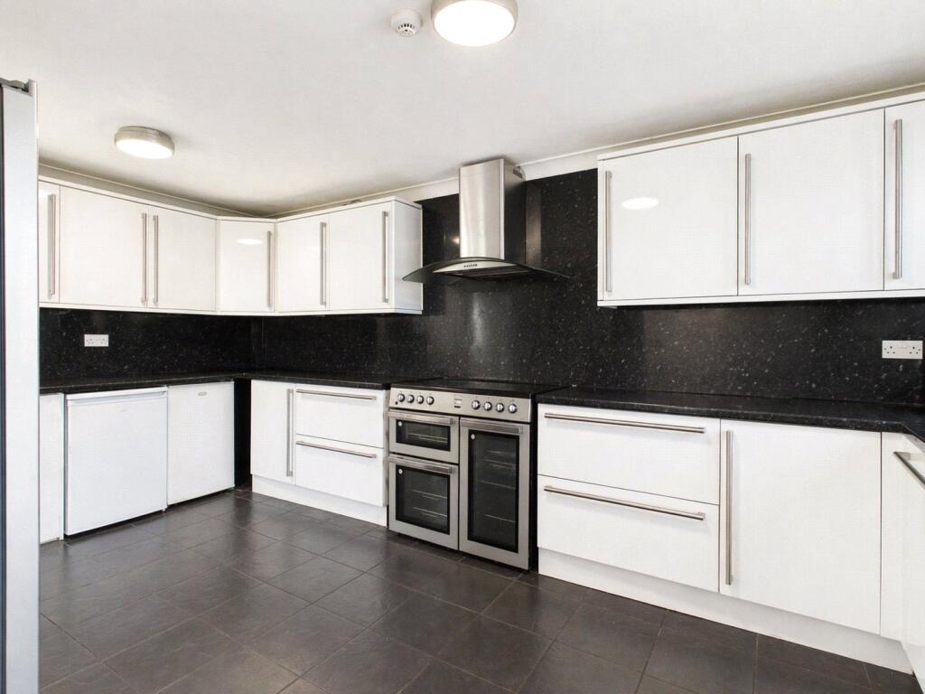 5 bed Semi Detached for rent in Falmer. From Harringtons Lettings - Hove 5 bed Semi Detached for rent in Falmer. From Harringtons Lettings - Hove