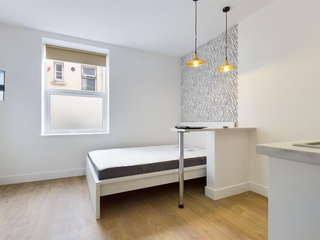 4 bed Apartment for rent in Brighton and Hove. From Harringtons Lettings - Hove 4 bed Apartment for rent in Brighton and Hove. From Harringtons Lettings - Hove
