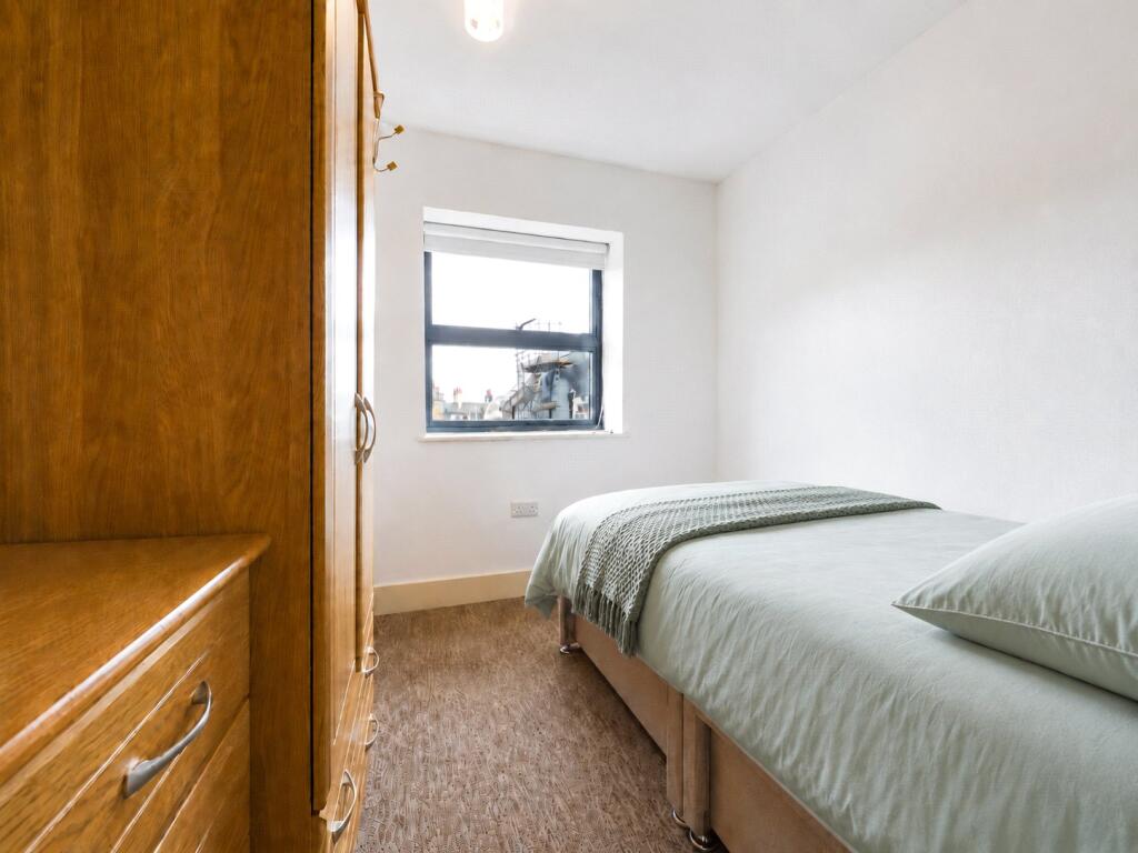 4 bed Apartment for rent in Brighton and Hove. From Harringtons Lettings - Hove 4 bed Apartment for rent in Brighton and Hove. From Harringtons Lettings - Hove