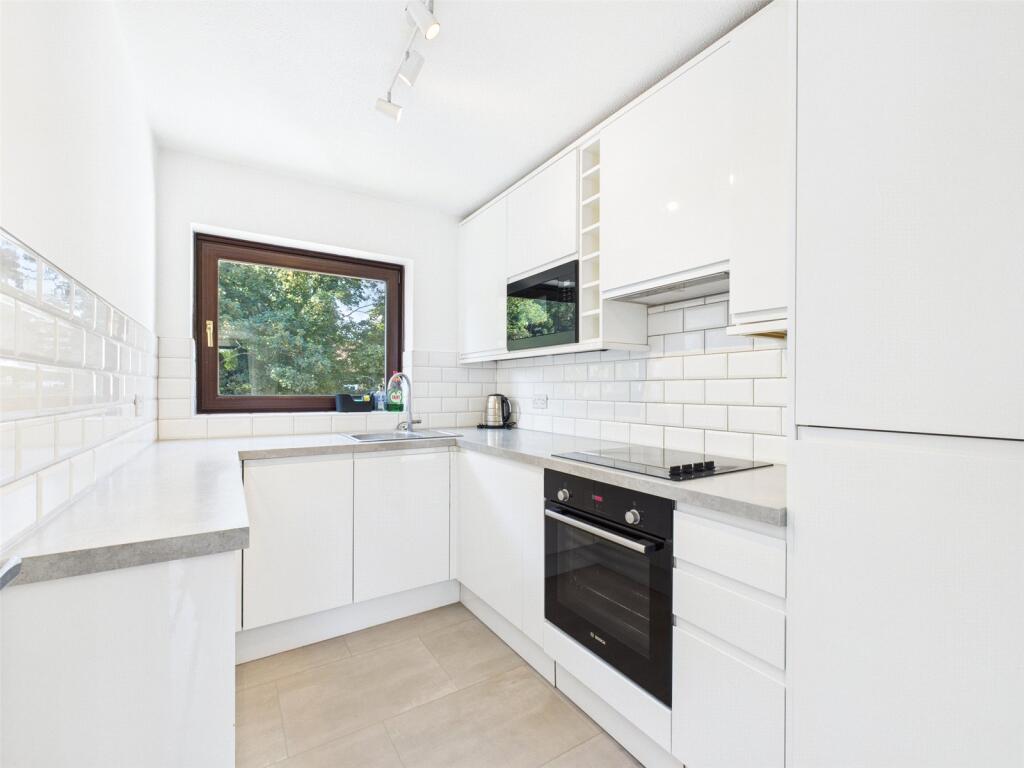 2 bed Apartment for rent in Brighton and Hove. From Harringtons Lettings - Hove