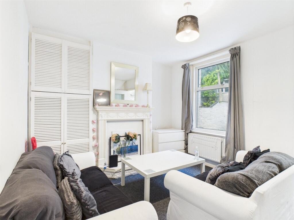 4 bed Mid Terraced House for rent in Brighton and Hove. From Harringtons Lettings - Hove 4 bed Mid Terraced House for rent in Brighton and Hove. From Harringtons Lettings - Hove