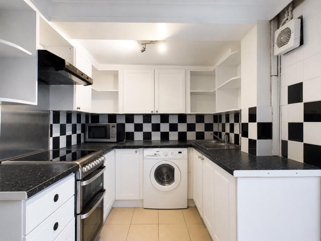 4 bed Mid Terraced House for rent in Ovingdean. From Harringtons Lettings - Hove 4 bed Mid Terraced House for rent in Ovingdean. From Harringtons Lettings - Hove