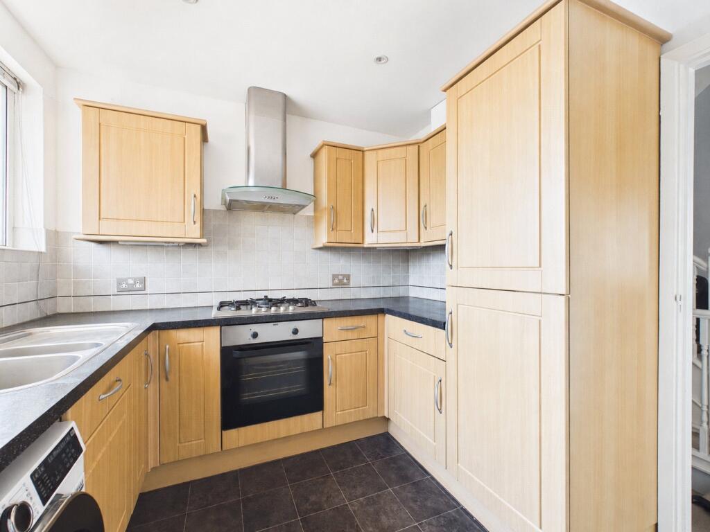 3 bed Apartment for rent in Portslade-by-Sea. From Harringtons Lettings - Hove 3 bed Apartment for rent in Portslade-by-Sea. From Harringtons Lettings - Hove