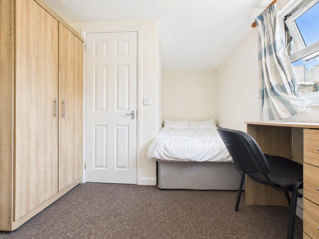7 bed Mid Terraced House for rent in Brighton and Hove. From Harringtons Lettings - Hove 7 bed Mid Terraced House for rent in Brighton and Hove. From Harringtons Lettings - Hove