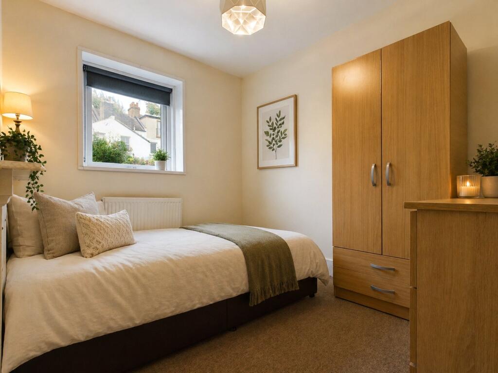 7 bed Mid Terraced House for rent in Brighton and Hove. From Harringtons Lettings - Hove 7 bed Mid Terraced House for rent in Brighton and Hove. From Harringtons Lettings - Hove