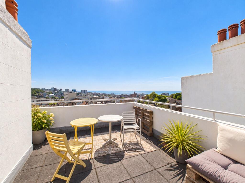 2 bed Apartment for rent in Brighton and Hove. From Harringtons Lettings - Hove