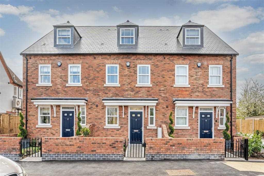 3 bed Mid Terraced House for rent in Solihull. From Partridge Homes - Solihull
