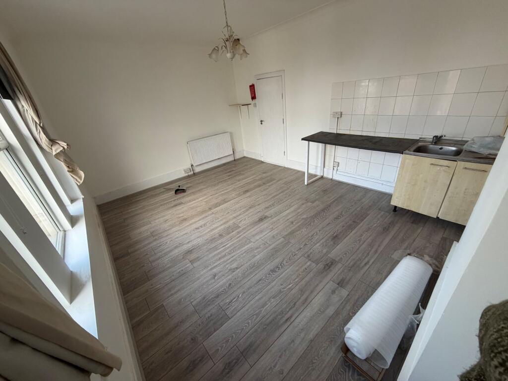 1 bed HMO for rent in Friern Barnet. From Glen Hall - London