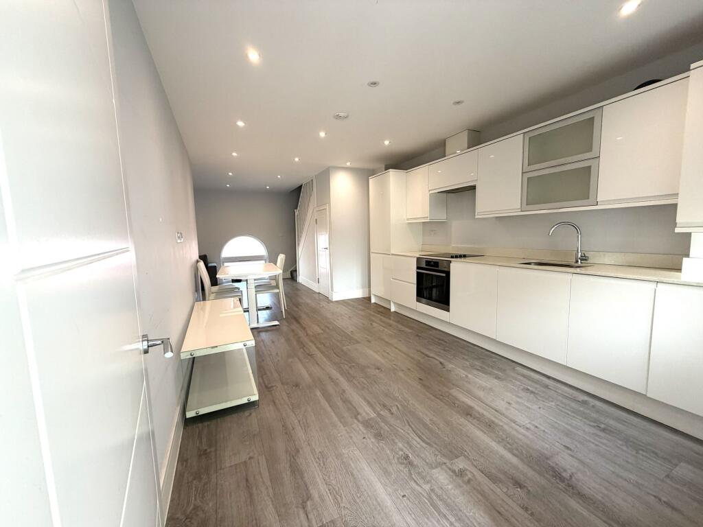 2 bed 1st Floor Flat for rent in Friern Barnet. From Glen Hall - London