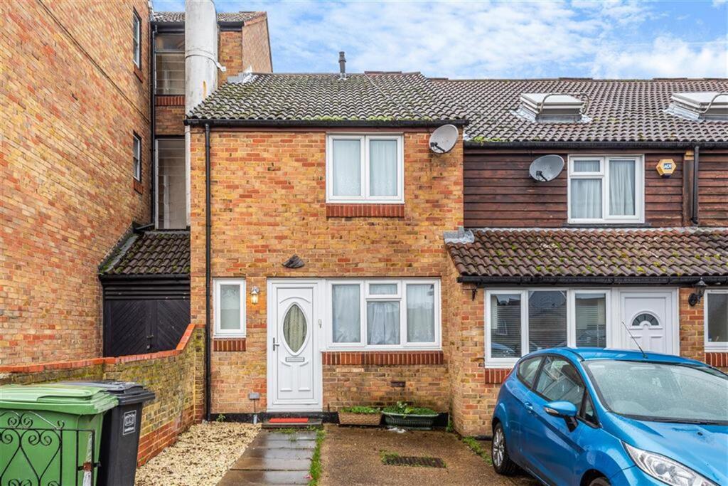 2 bed Mid Terraced House for rent in Catford. From Hunters - Catford 2 bed Mid Terraced House for rent in Catford. From Hunters - Catford