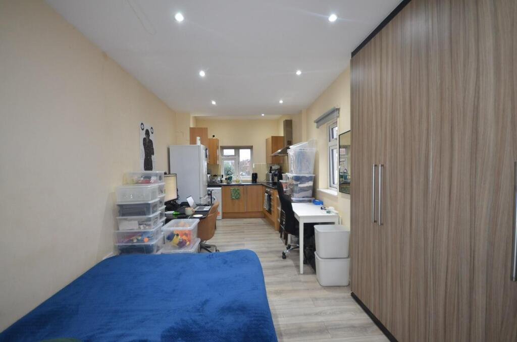 1 bed 1st Floor Flat for rent in London. From Hunters - Harrow