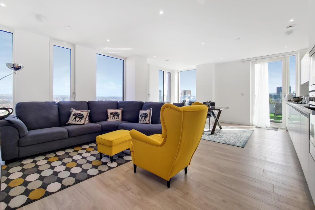 3 bed Penthouse for rent in Harrow. From Hunters - Harrow