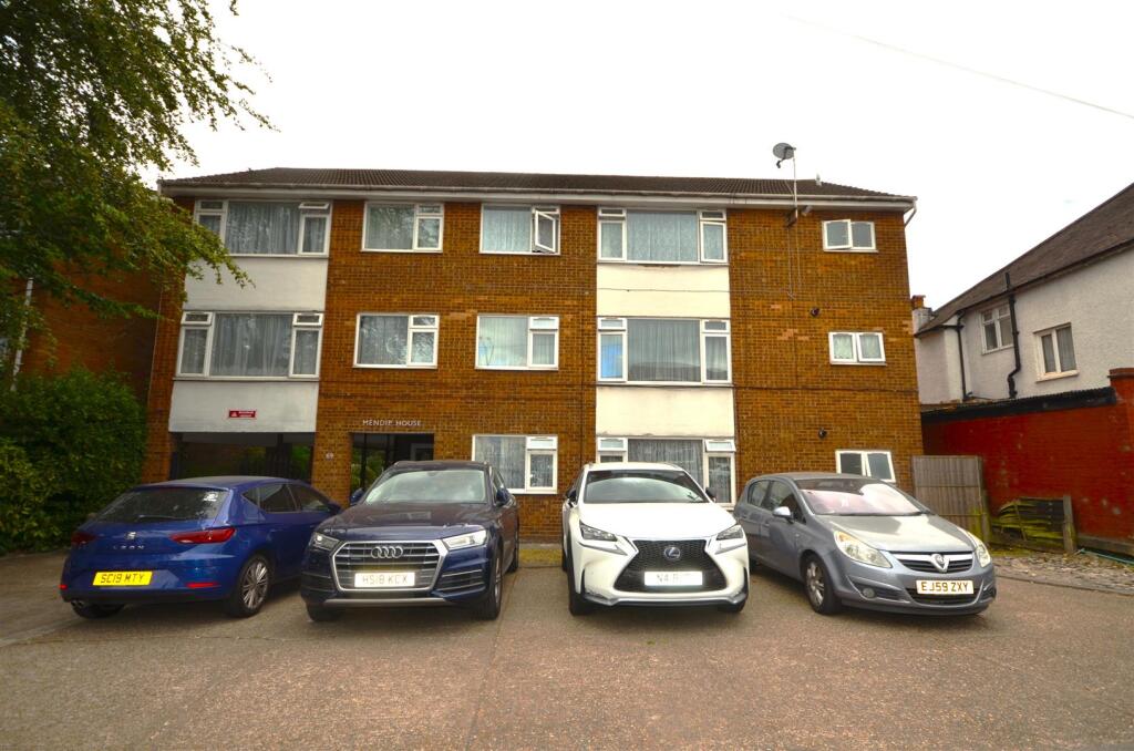 4 bed Studio for rent in Kenton. From Hunters - Harrow