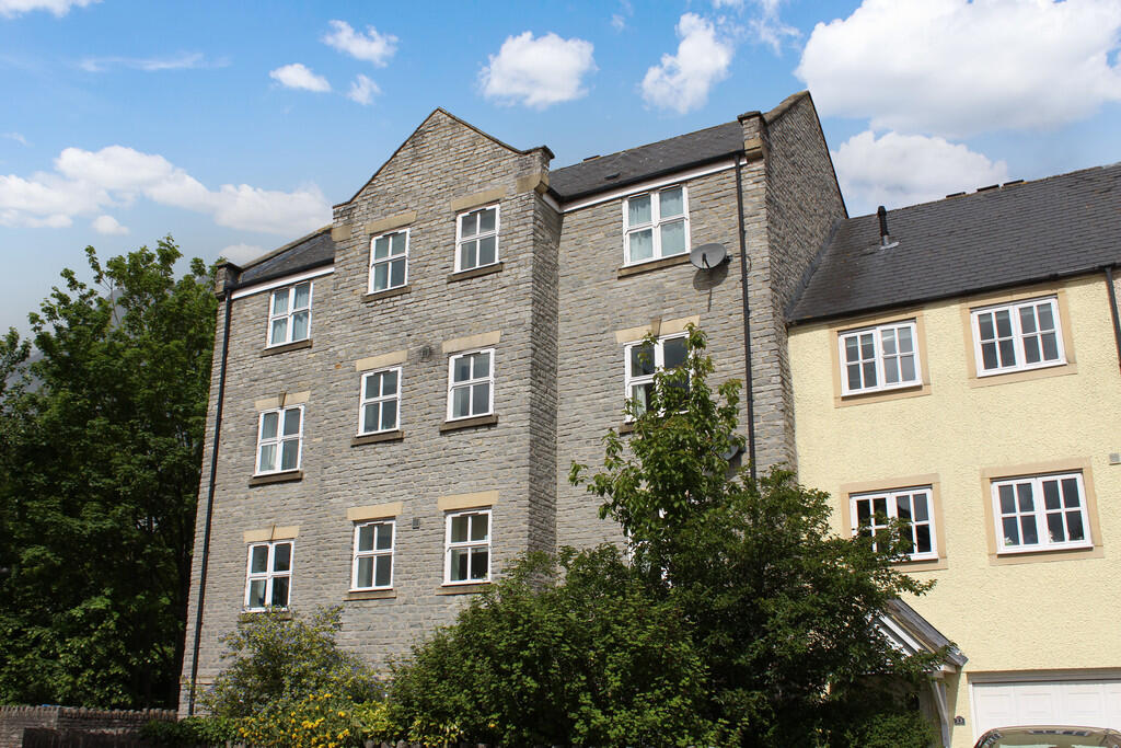 2 bed Penthouse for rent in Wells. From Cooper & Tanner - Shepton Mallet