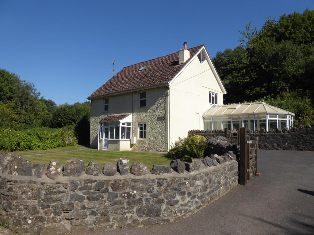 6 bed Detached for rent in Radstock. From Cooper & Tanner - Shepton Mallet 6 bed Detached for rent in Radstock. From Cooper & Tanner - Shepton Mallet