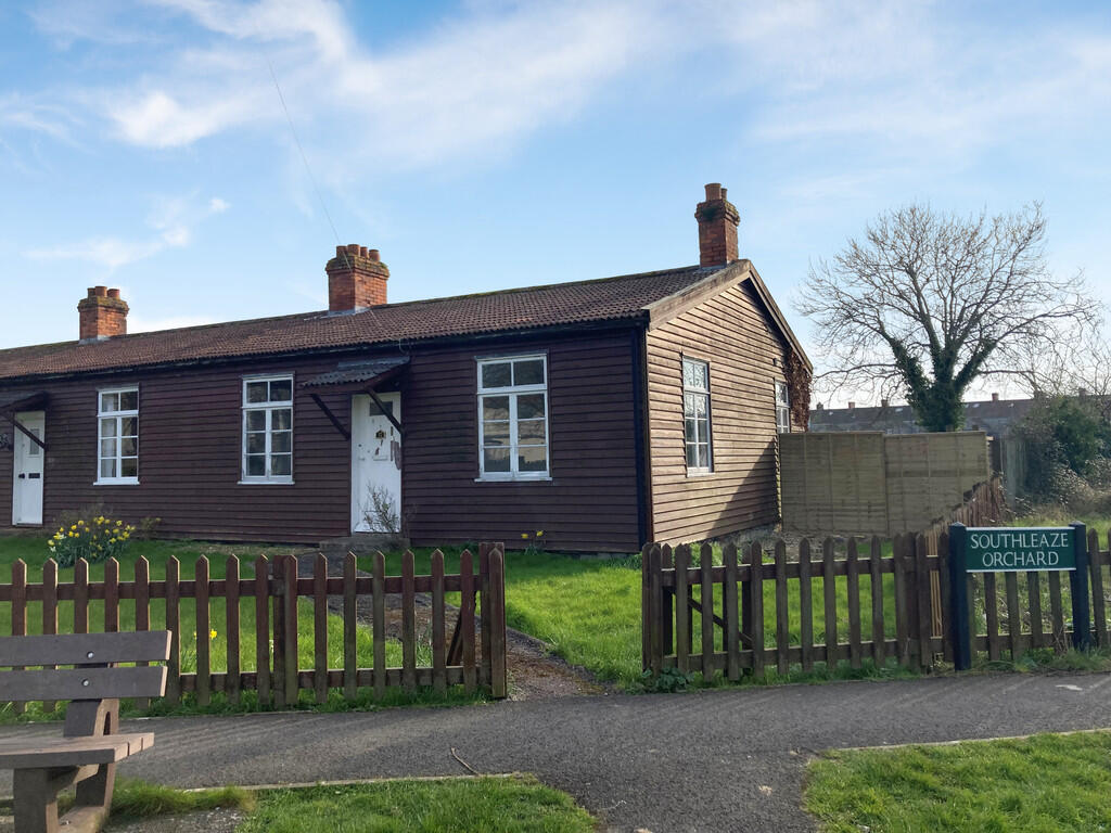 2 bed Terraced bungalow for rent in Street. From Cooper & Tanner - Shepton Mallet