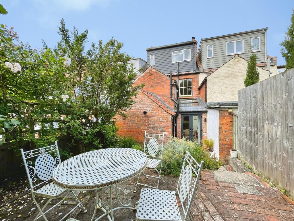 3 bed Mid Terraced House for rent in Glastonbury. From Cooper & Tanner - Shepton Mallet