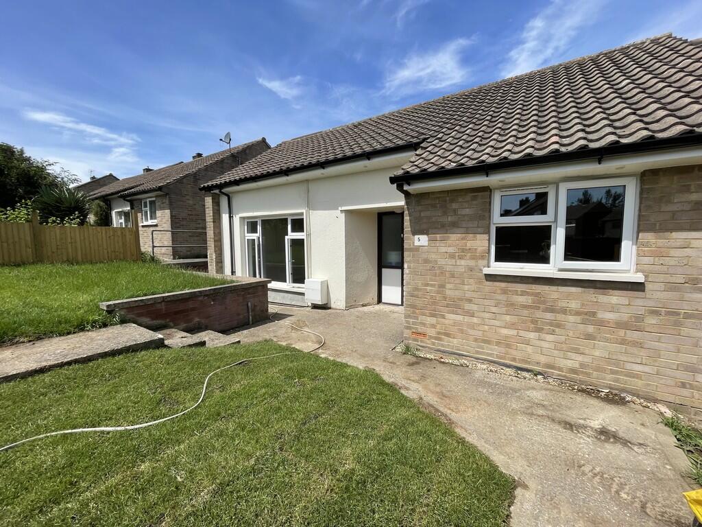 2 bed Terraced bungalow for rent in Glastonbury. From Cooper & Tanner - Shepton Mallet 2 bed Terraced bungalow for rent in Glastonbury. From Cooper & Tanner - Shepton Mallet