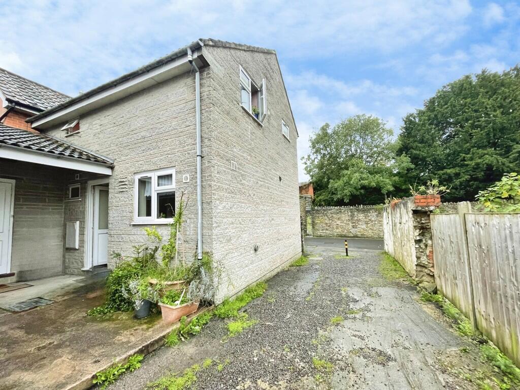 4 bed Studio for rent in Glastonbury. From Cooper & Tanner - Shepton Mallet 4 bed Studio for rent in Glastonbury. From Cooper & Tanner - Shepton Mallet