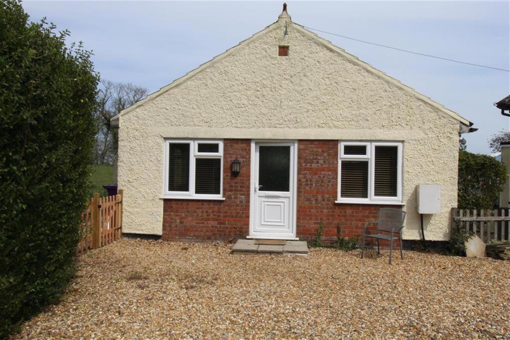 1 bed Detached bungalow for rent in Wallington. From Hunters - Baldock