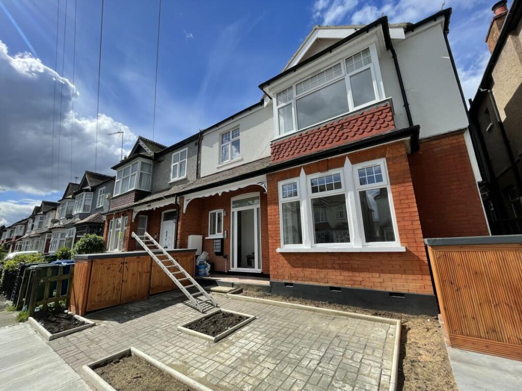 4 bed Flat for rent in Harrow. From Maple Estate and Letting Agents Limited
