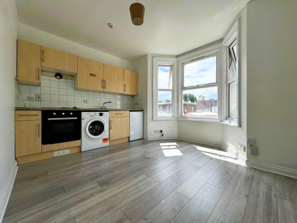 1 bed 1st Floor Flat for rent in Harrow. From Maple Estate & Letting Agents - Harrow