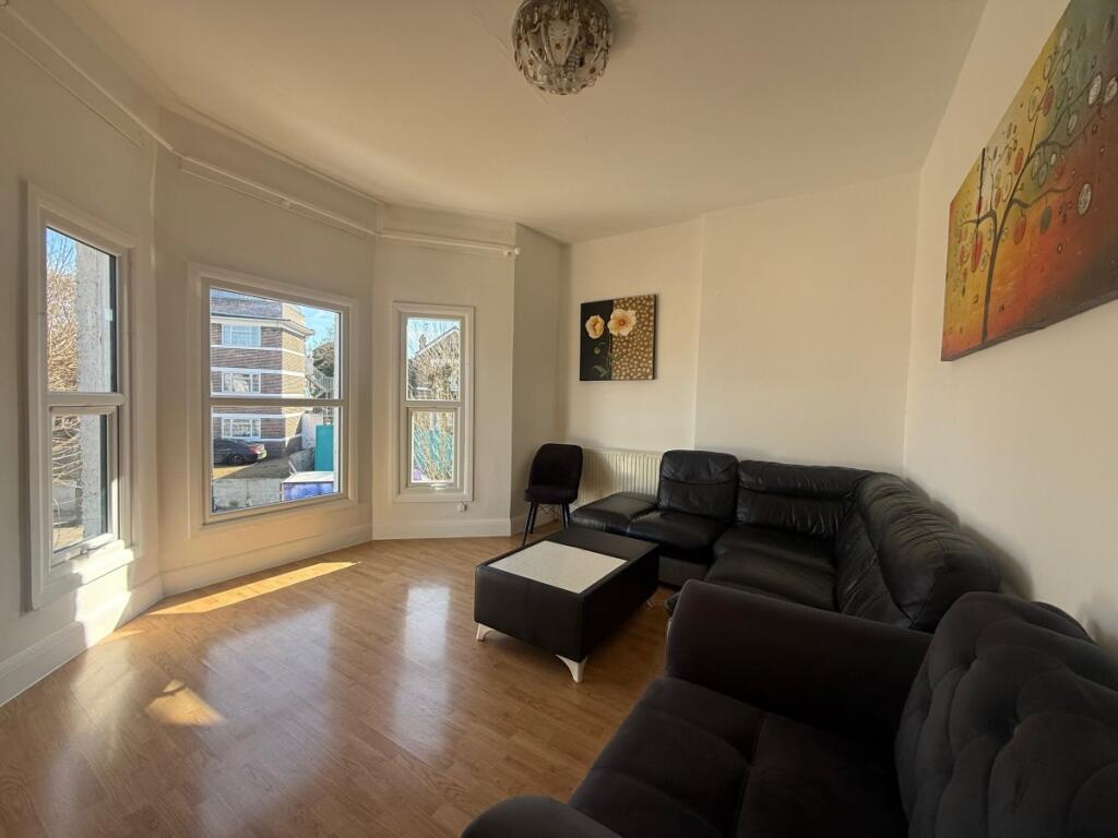 2 bed 1st Floor Flat for rent in Willesden. From Maple Estate & Letting Agents - Harrow