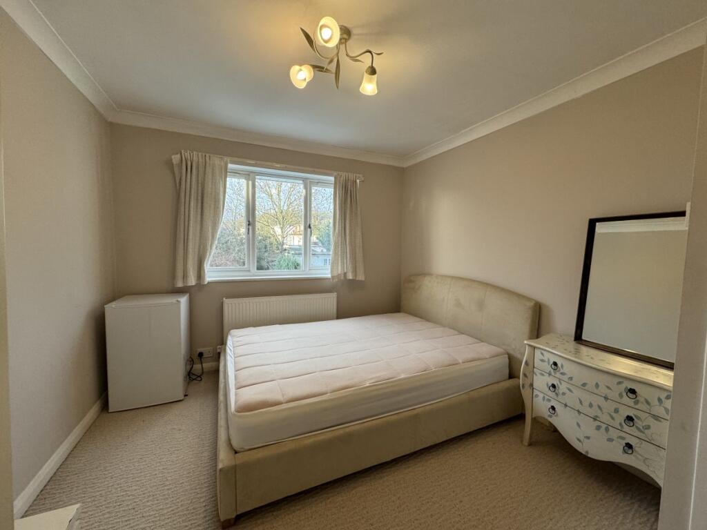 1 bed House Share for rent in Stanmore. From Maple Estate & Letting Agents - Harrow