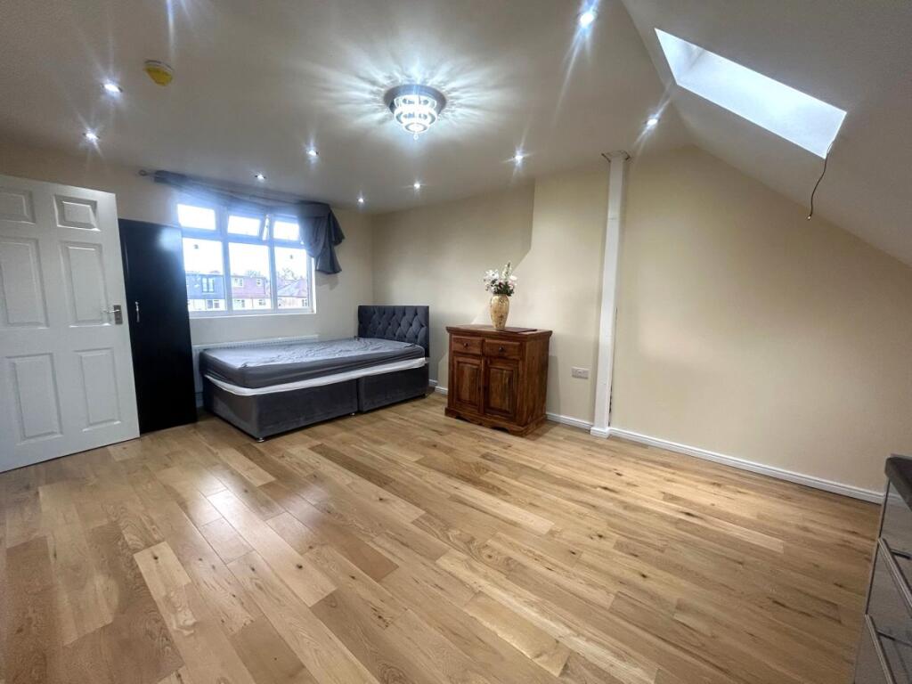 1 bed House Share for rent in Pinner. From Maple Estate & Letting Agents - Harrow