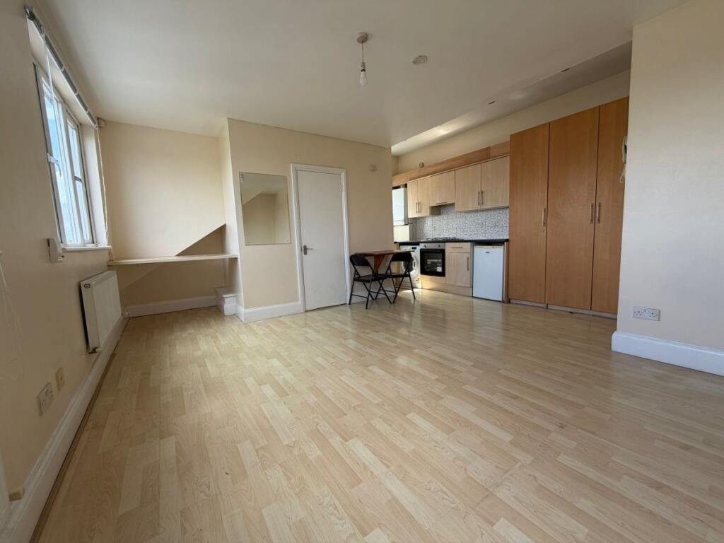 4 bed Studio for rent in Harrow. From Maple Estate & Letting Agents - Harrow