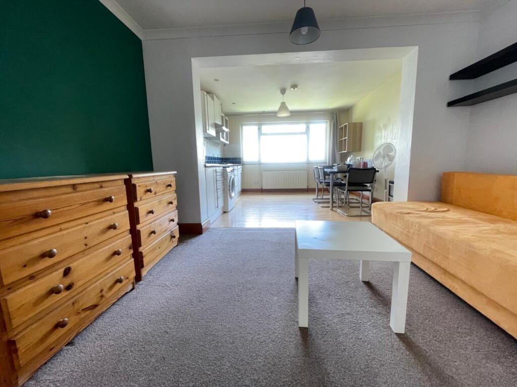 2 bed 1st Floor Flat for rent in Harrow. From Maple Estate & Letting Agents - Harrow