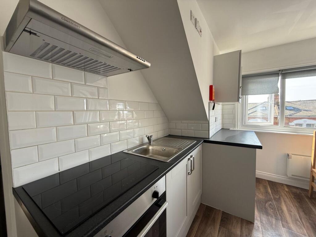 4 bed Studio for rent in Acton. From Maple Estate & Letting Agents - Harrow
