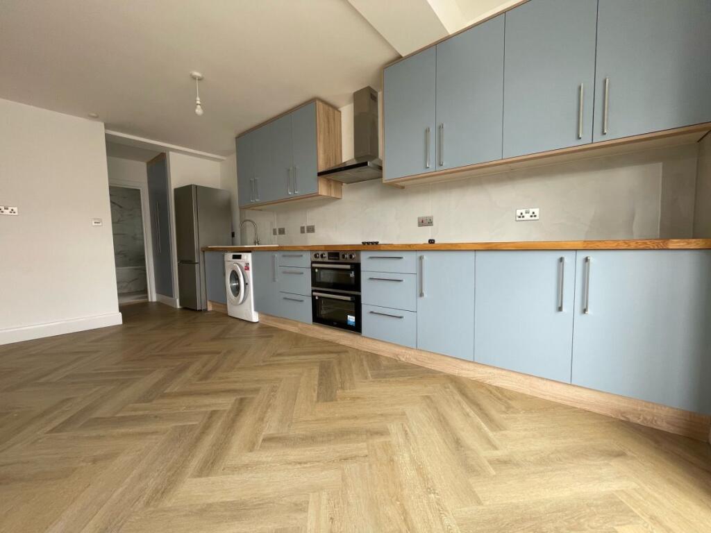 3 bed 1st Floor Flat for rent in Harrow. From Maple Estate & Letting Agents - Harrow