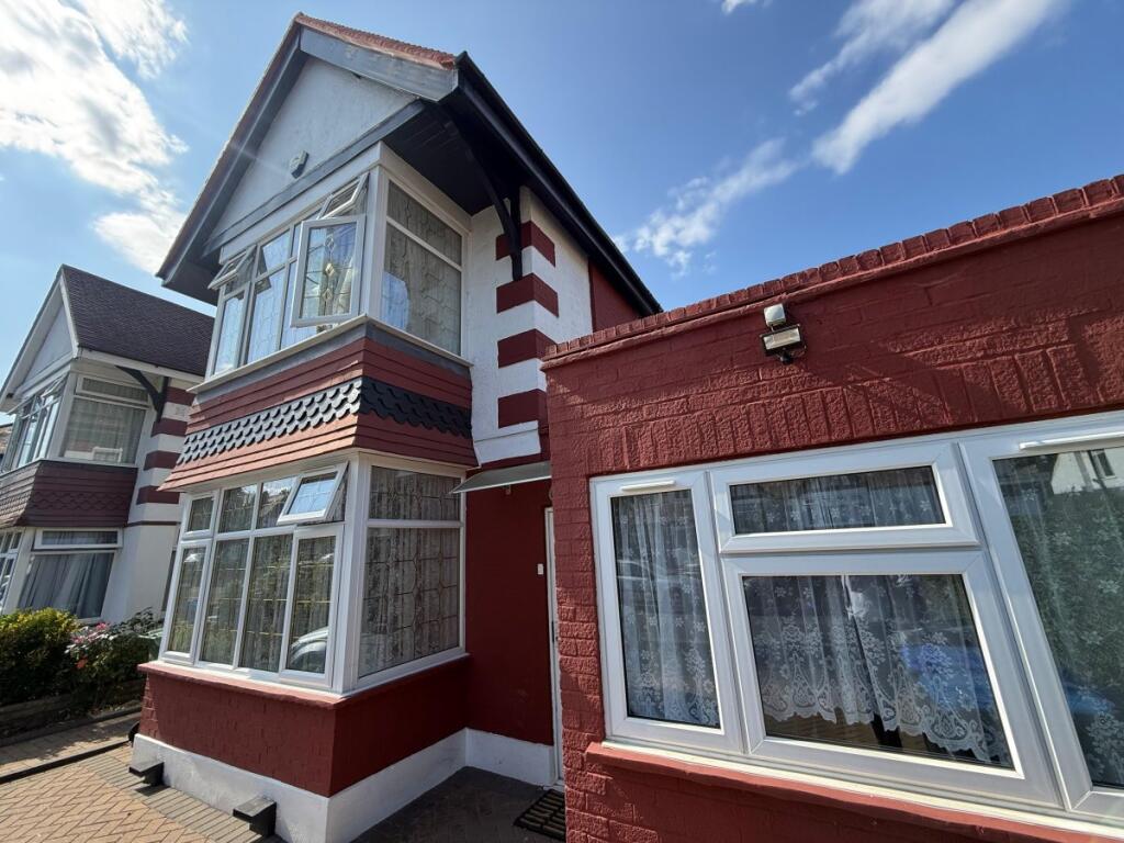 2 bed 1st Floor Flat for rent in Wembley. From Maple Estate & Letting Agents - Harrow