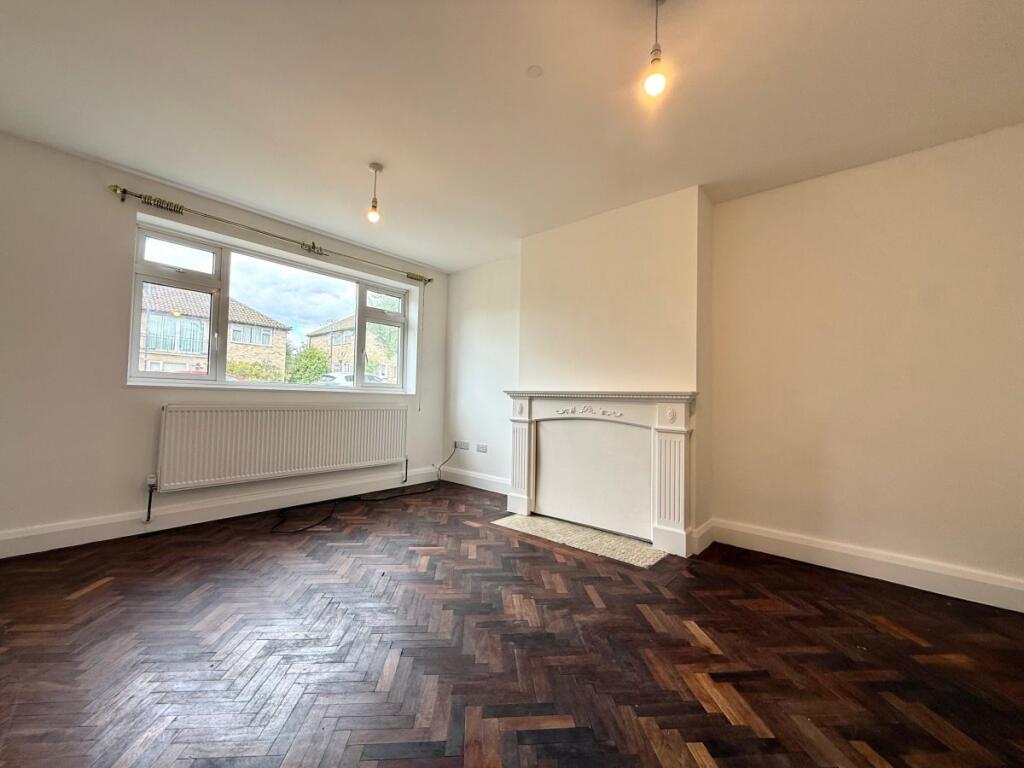 2 bed 1st Floor Flat for rent in Kenton. From Maple Estate & Letting Agents - Harrow