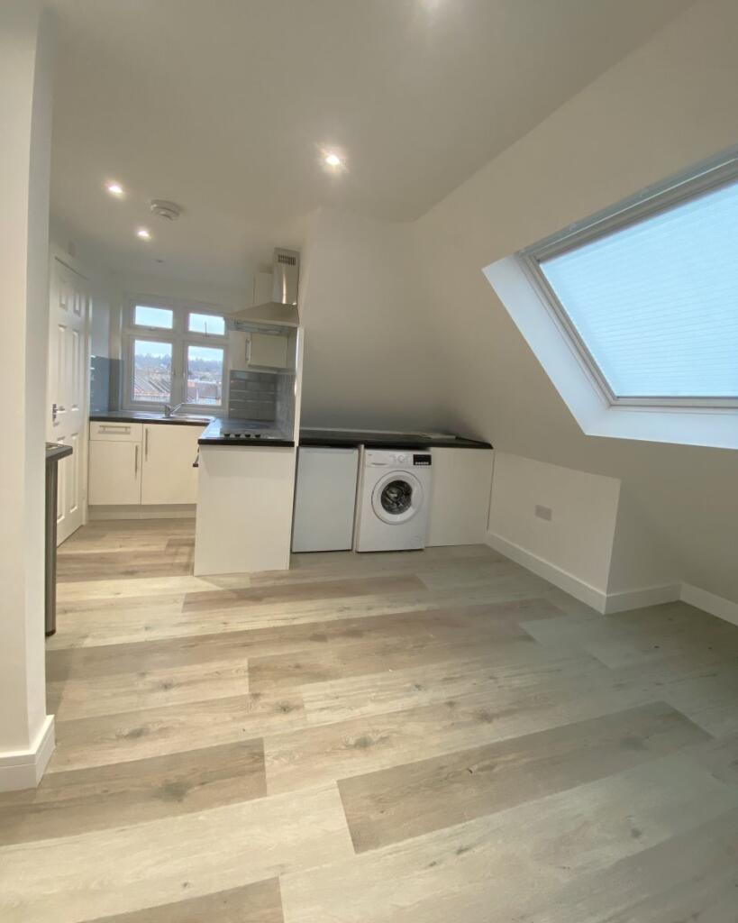 4 bed 1st Floor Flat for rent in Hendon. From Maple Estate & Letting Agents - Harrow 4 bed 1st Floor Flat for rent in Hendon. From Maple Estate & Letting Agents - Harrow