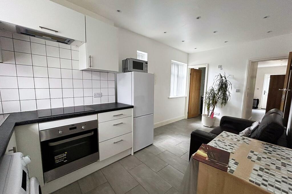 1 bed 1st Floor Flat for rent in Kenton. From Maple Estate & Letting Agents - Harrow