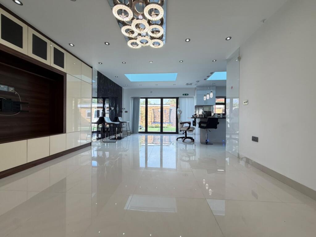 1 bed House Share for rent in Harrow. From Maple Estate & Letting Agents - Harrow
