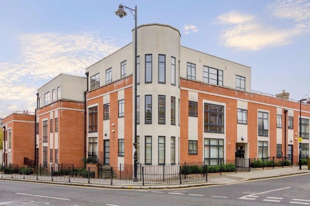 2 bed 1st Floor Flat for rent in Crews Hill. From Adams and Styles