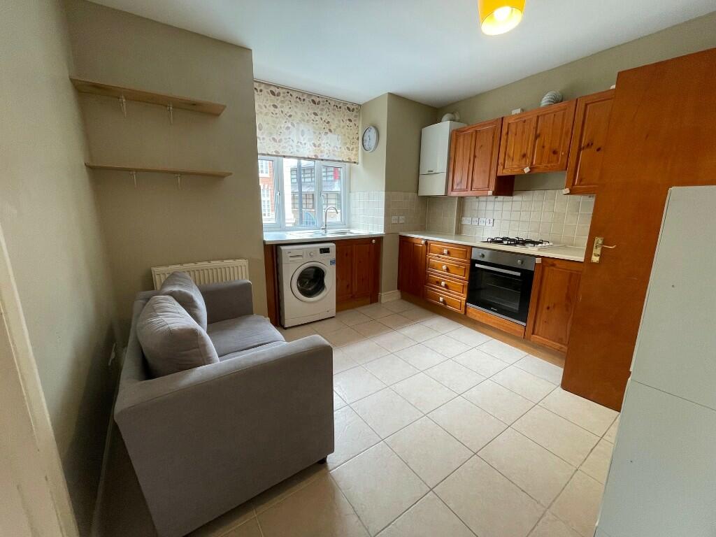 3 bed Studio for rent in Wood Green. From Adams and Styles