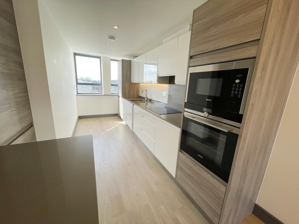 2 bed 1st Floor Flat for rent in Southgate. From Adams and Styles