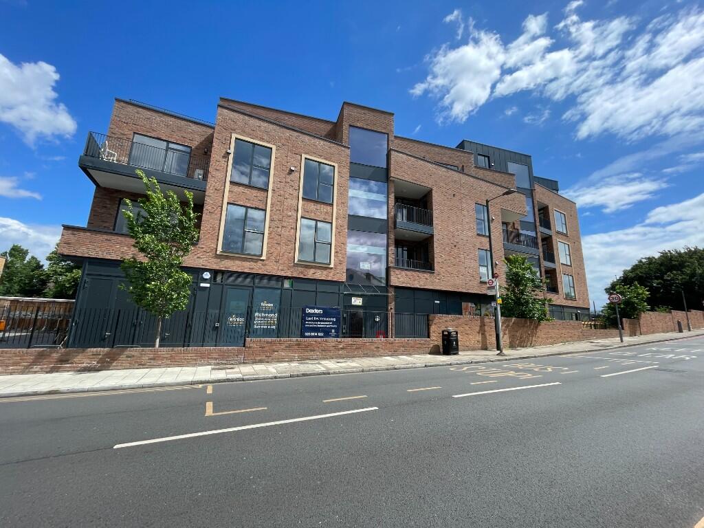 2 bed 1st Floor Flat for rent in Richmond upon Thames. From Adams and Styles