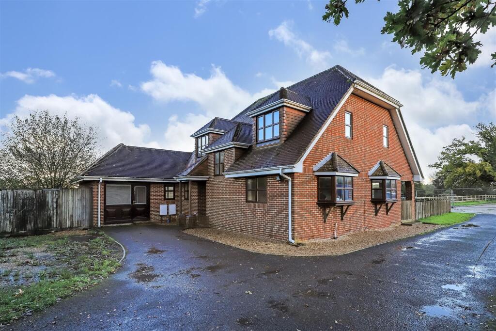 4 bed Farm House for rent in Crowdhill. From BCM - Winchester